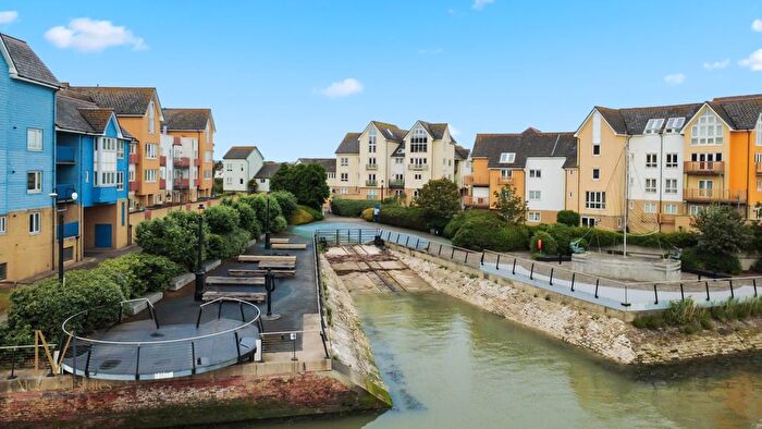 3 Bedroom Flat For Sale In Phalarope Way, St. Marys Island, Kent, ME4