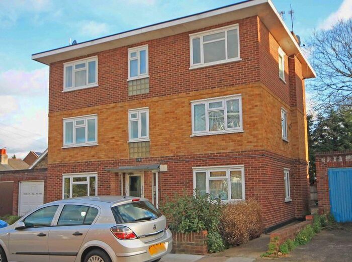 1 Bedroom Flat To Rent In Chelsea Close, Hampton Hill, Hampton, TW12
