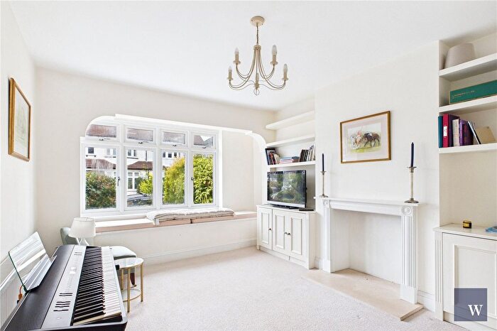 4 Bedroom Semi-detached House For Sale In Rosedene Avenue, Streatham, London, SW16