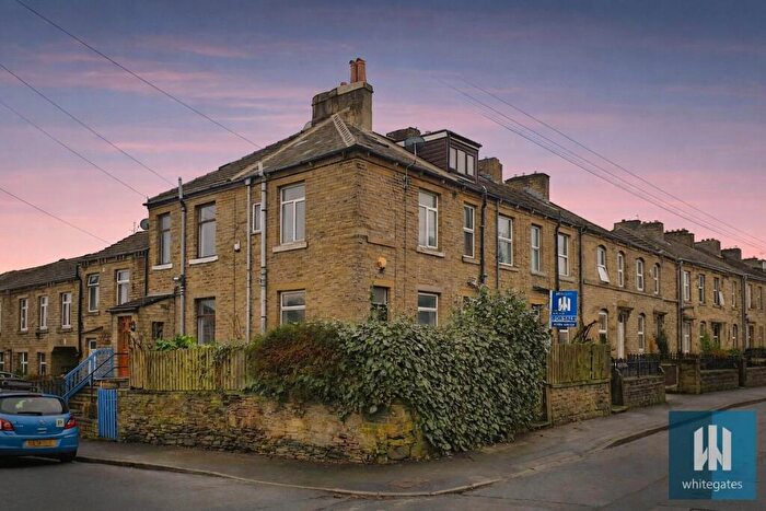 1 Bedroom Terraced House For Sale In Church Street, Moldgreen, Huddersfield, HD5