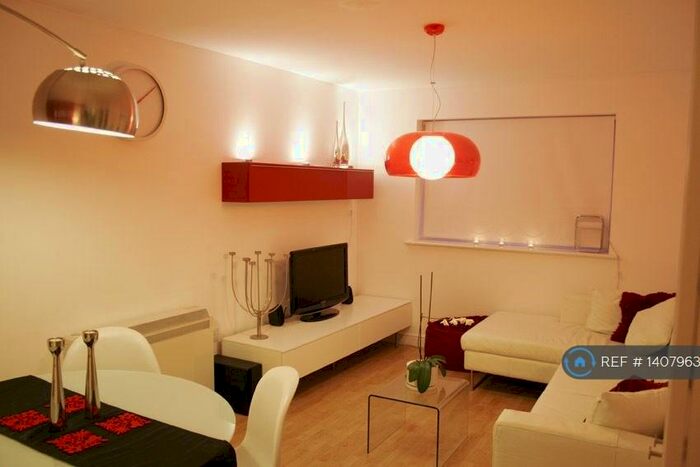 2 Bedroom Flat To Rent In Woodlands Close, Guildford, GU1