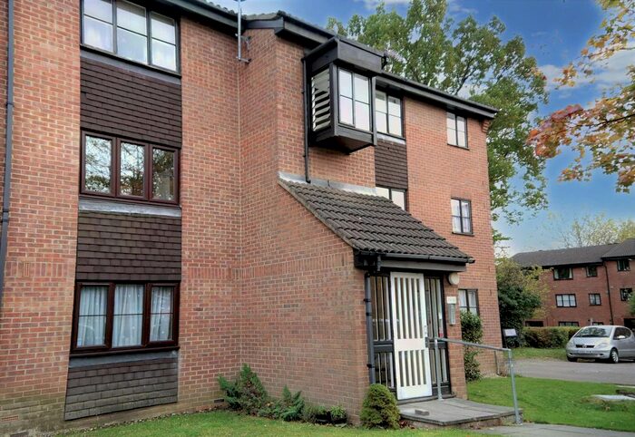 1 Bedroom Flat To Rent In Firbank Close, Enfield, EN2
