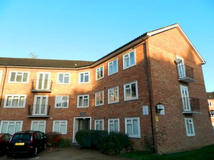 1 Bedroom Flat To Rent In Pelham Court, RH12