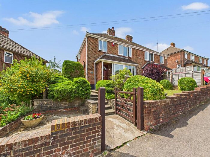 3 Bedroom Semi-Detached House For Sale In Maple Way, Coulsdon, CR5