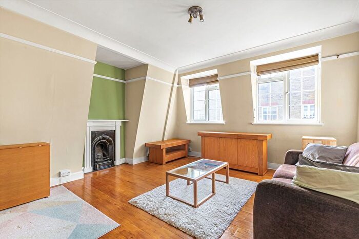 2 Bedroom Flat For Sale In Twickenham Road, Richmond, TW9