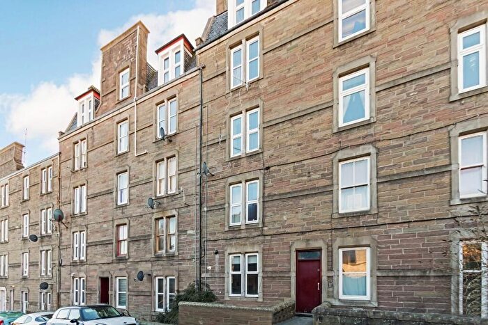 2 Bedroom Flat To Rent In Step Row, West End, Dundee, DD2