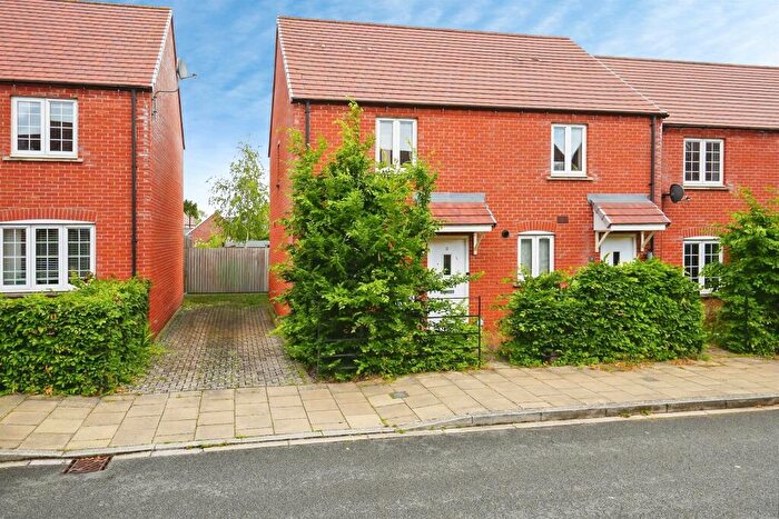 2 Bedroom End Of Terrace House For Sale In Epsom Way, Bicester, OX26