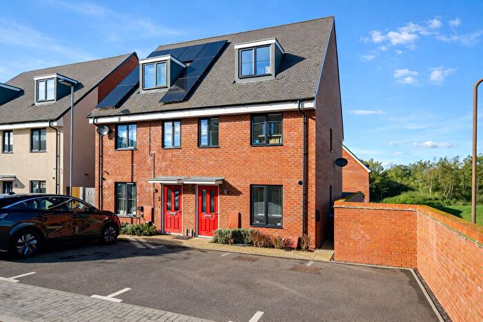 3 Bedroom Semi Detached House For Sale In Guildford Avenue, Kingsmead, Milton Keynes, MK4