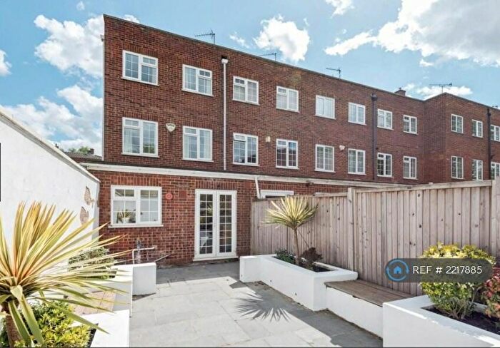 3 Bedroom Terraced House To Rent In Blenheim Gardens, Kingston Upon Thames, KT2