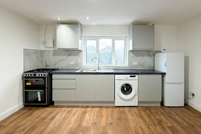 2 Bedroom Flat To Rent In Solihull Lane, Birmingham, B28