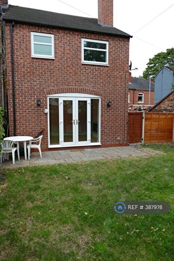 3 Bedroom Semi-Detached House To Rent In Shelburne Street, Stoke-On-Trent, ST4