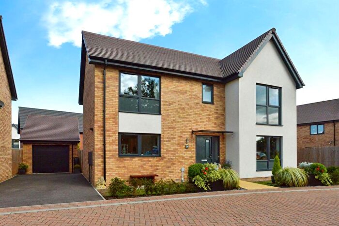 4 Bedroom Detached House For Sale In Montgomery Way, Glebe Farm, Milton Keynes, MK17