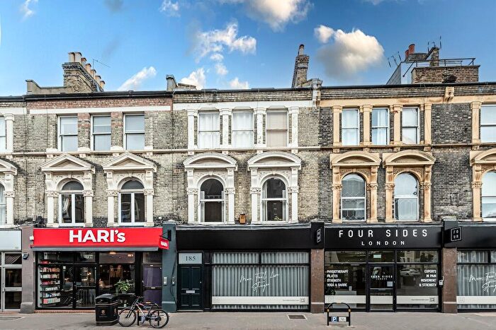 2 Bedroom Flat To Rent In Northcote Road, Battersea, London, SW11