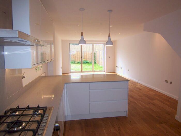 4 Bedroom Property To Rent In Lime Grove, New Malden, KT3