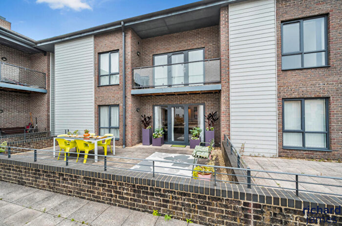 2 Bedroom Flat For Sale In Garrett House, Swindon, Wiltshire, SN2