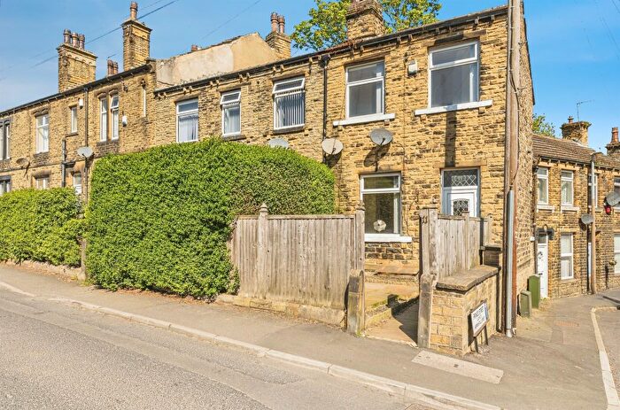 2 Bedroom End Of Terrace House For Sale In Stile Common Road, Huddersfield, HD4