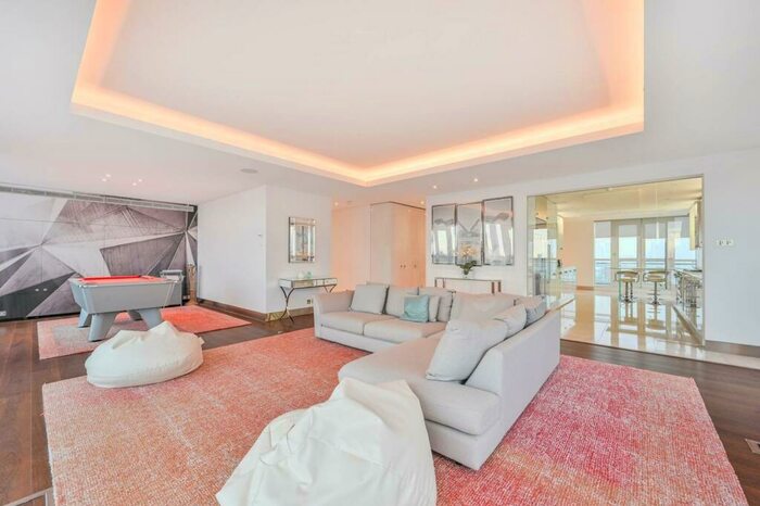 4 Bedroom Flat To Rent In Berkeley Tower, Canary Wharf, London, E14