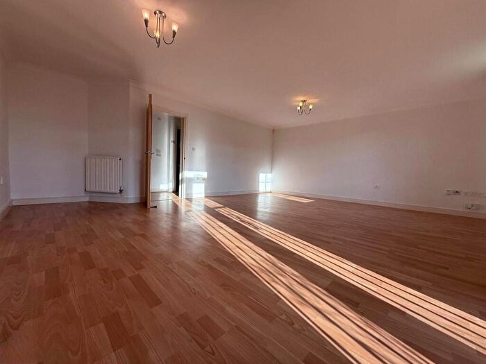2 Bedroom Apartment For Sale In Stoneleigh Court, Shadwell Lane, LS17