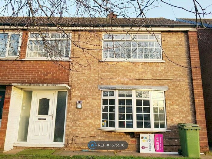 3 Bedroom Semi-Detached House To Rent In Dryden Road, Scunthorpe, DN17