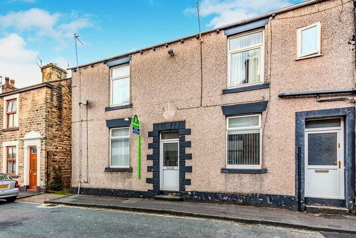 2 Bedroom Flat To Rent In Collinge Street, Shaw, Oldham, OL2