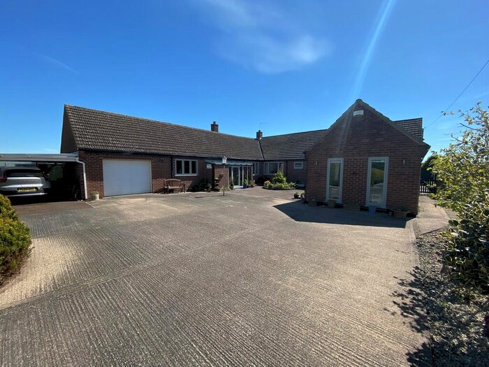 4 Bedroom Detached House For Sale In Bretby, Burton-on-Trent, DE15