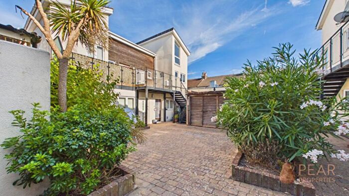 2 Bedroom Flat For Sale In Station Road, The Old Stables, BN11