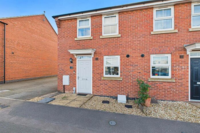 2 Bedroom Semi-Detached House For Sale In Hunters Road, Fernwood, Newark, NG24