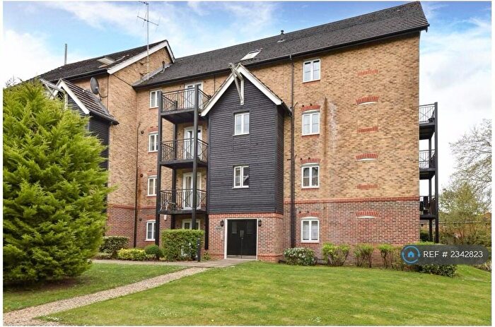 2 Bedroom Flat To Rent In Fryers Lane, High Wycombe, HP12