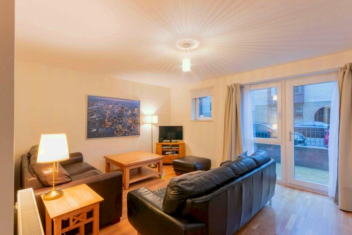 2 Bedroom Flat To Rent In L &# West Tollcross, Edinburgh, EH3