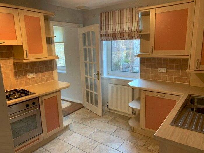 2 Bedroom Flat To Rent In Sinclair Close, Edinburgh, EH11