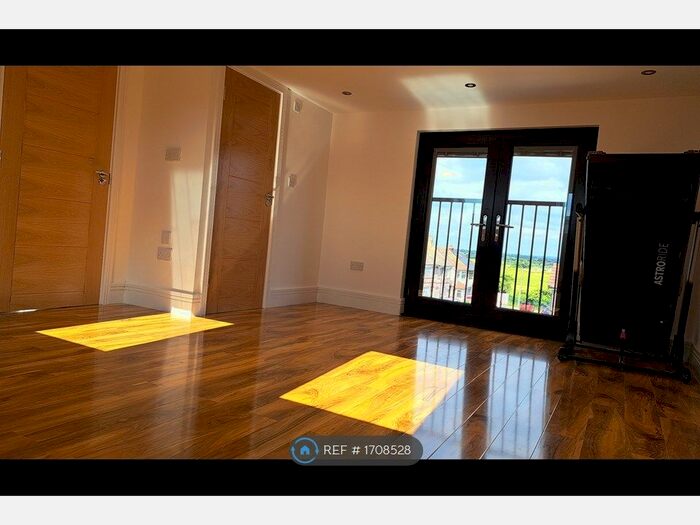 Studio To Rent In Kept Private, London, RM6