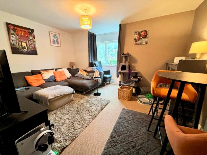 2 Bedroom House To Rent In Chapel Court, St Mary Street, NP11