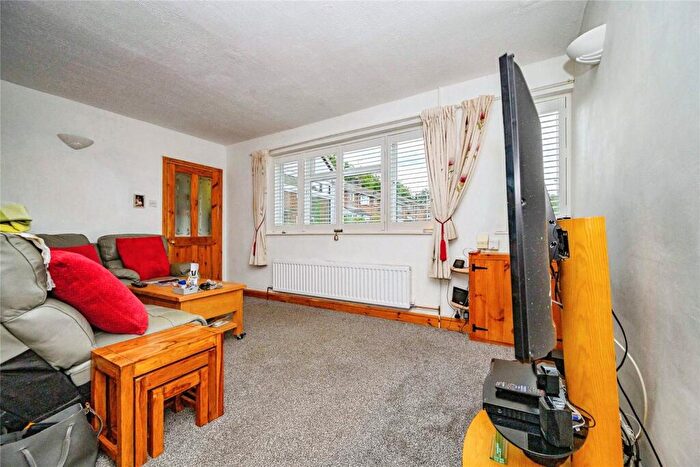 2 Bedroom Terraced House For Sale In Bernard Close, Dunstable, Bedfordshire, LU5