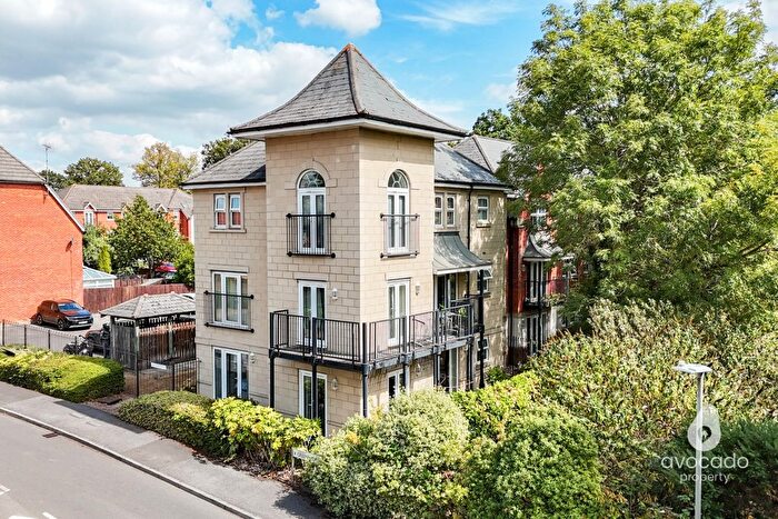 2 Bedroom Flat For Sale In Greenwich Road, Shinfield, RG2