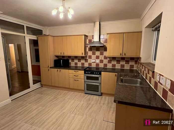 2 Bedroom Ground Maisonette To Rent In Richmond Avenue, Margate, CT9