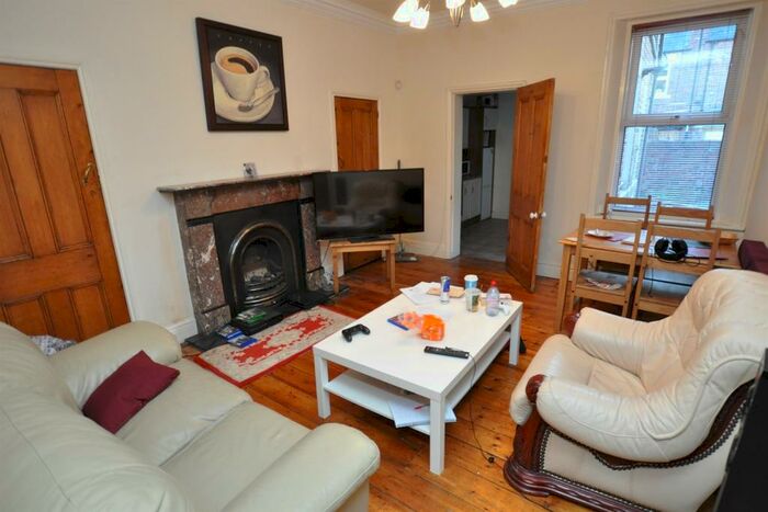 2 Bedroom Flat To Rent In Ashleigh Grove, West Jesmond, Newcastle Upon Tyne, NE2