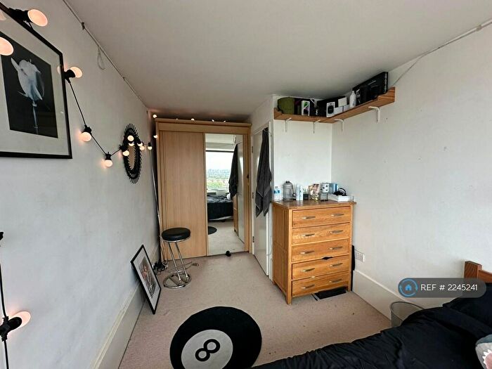 2 Bedroom Flat To Rent In Aragon Tower, London, SE8