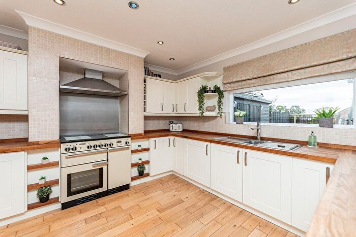 3 Bedroom Semi-Detached House For Sale In Castle Hills Road, Doncaster, South Yorkshire, DN6