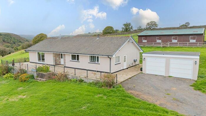 5 Bedroom Bungalow To Rent In Maen Gilfach, Treharris, CF46