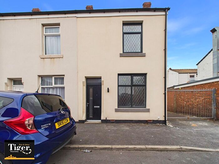 2 Bedroom End Of Terrace House To Rent In Aintree Road, Blackpool, FY4