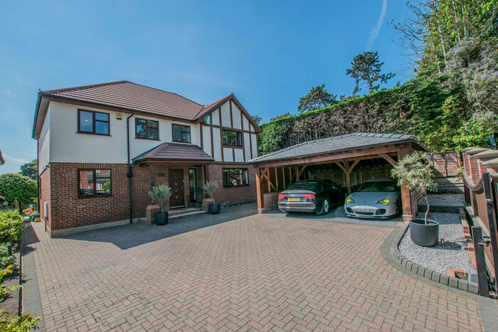 5 Bedroom Detached House To Rent In Briscoe Road, Hoddesdon, EN11