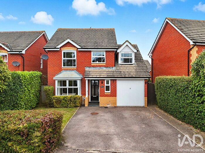 4 Bedroom Detached House For Sale In Foxglove Close, Bishop's Stortford, CM23