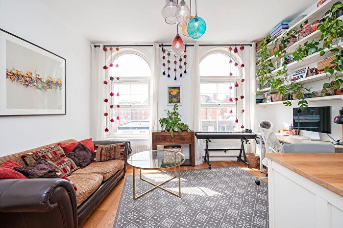 1 Bedroom Flat For Sale In Marsden Court, The Oval, Bethnal Green, London, E2