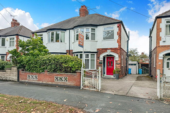 3 Bedroom Semi-Detached House For Sale In Pickering Road, Hull, HU4