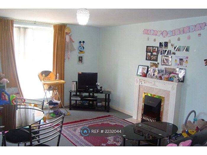 2 Bedroom Flat To Rent In Highfield Road, Feltham, TW13