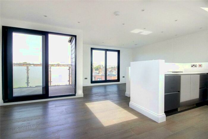 2 Bedroom Apartment To Rent In Weston Park, Hornsey, London, N8