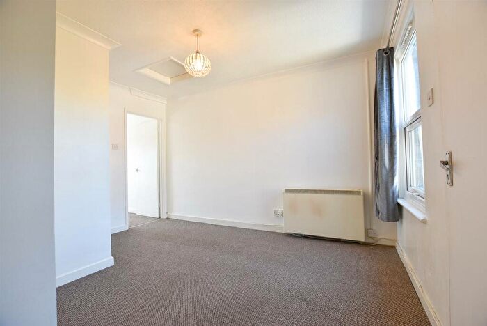 1 Bedroom Flat For Sale In New Road, Ditton, ME20