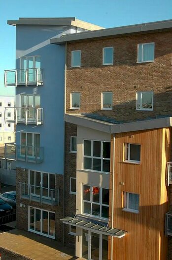 2 Bedroom Flat To Rent In Sundeala Close, Sunbury-On-Thames, TW16