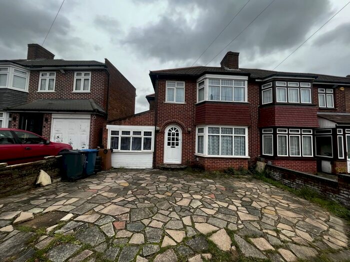 4 Bedroom Semi-Detached House To Rent In Kynance Gardens, Stanmore, HA7