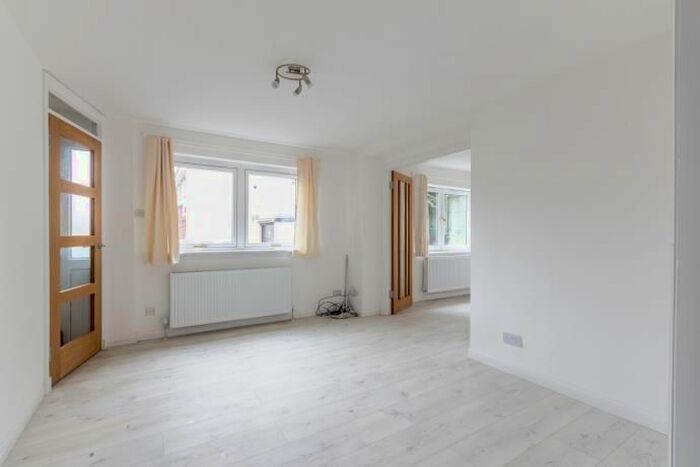 3 Bedroom End Of Terrace House To Rent In Peacocktail Close, Edinburgh, EH15